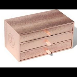 Anastasia Beverly Hills Vault